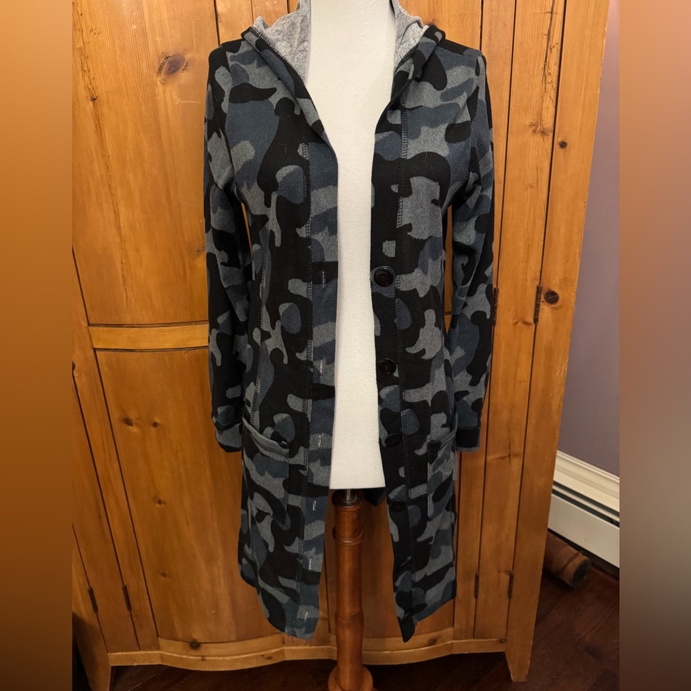 Ariella hooded fleece camo long cardigan, size S. Never worn. ￼